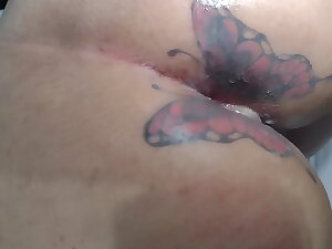 MARY Spy on feliz e sorridente sendo arregaçada e fodida por  classmate sem camisinha, entope o cú de porra  que chega a escorrer, tudo isso na frente do corninho que filma tudo