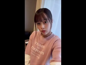 あんまり男性経験がない真面目な女子大生のオナニー。早く彼氏作って肉棒挿れたい...